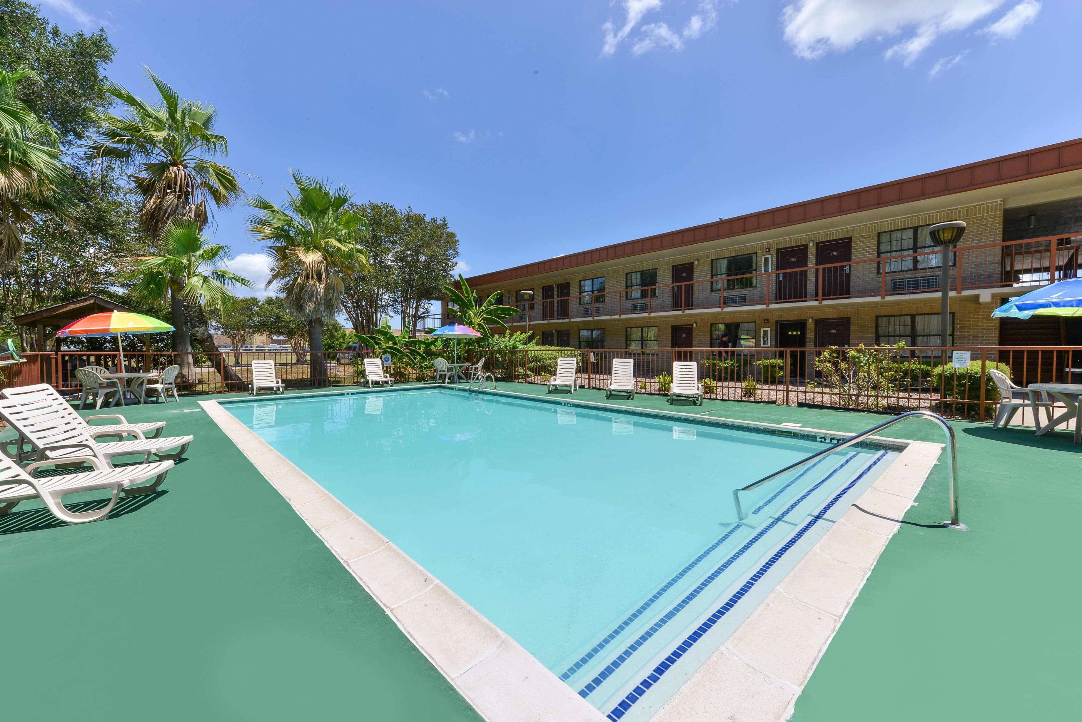 Americas Best Value Inn And Suites Victoria Ngoại thất bức ảnh